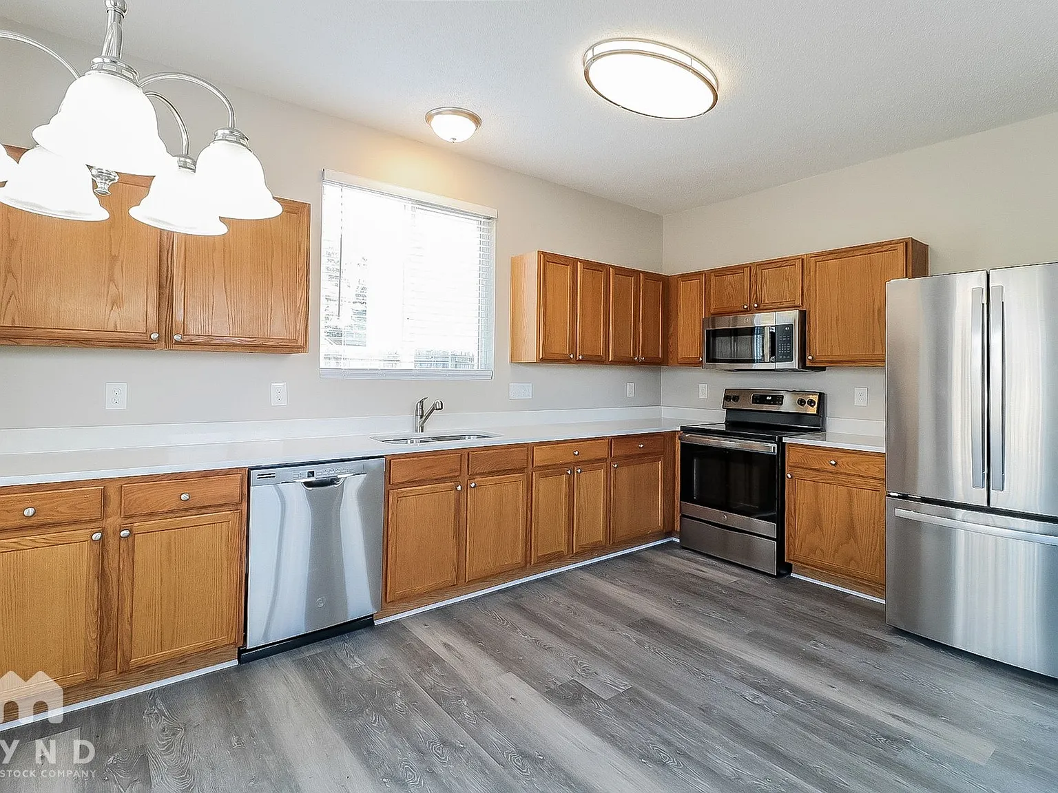 3 bed, 2.5 bath, 1562 sqft, $1,999 — Photo 3