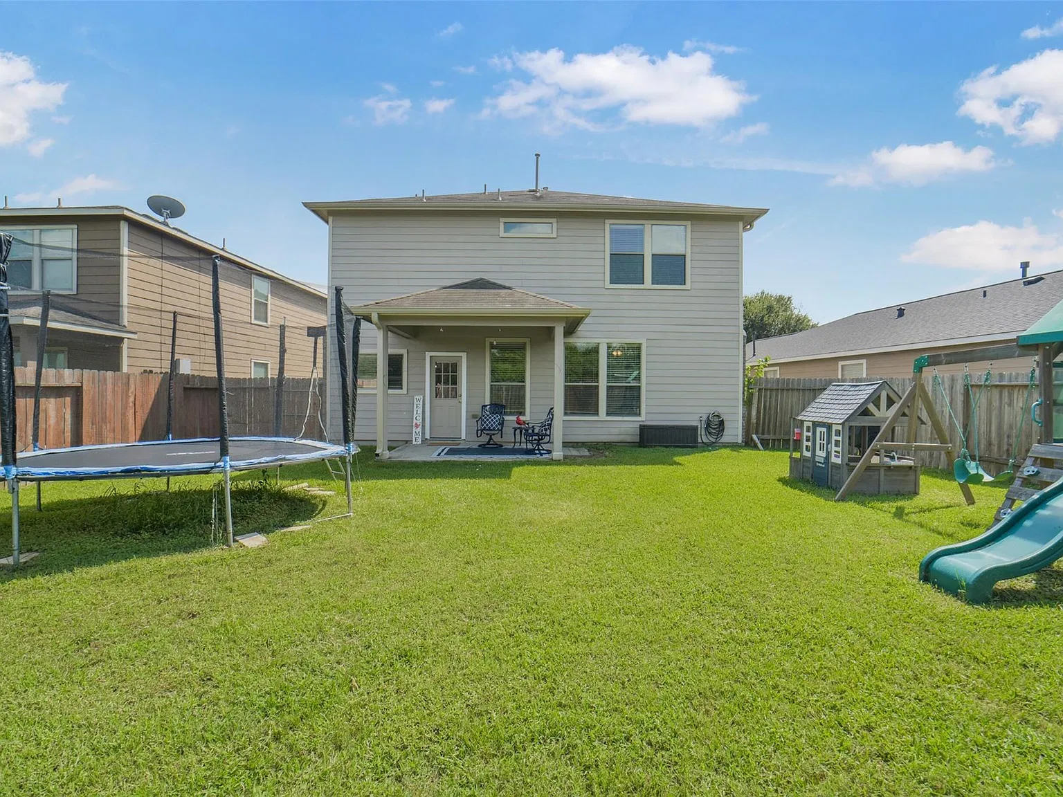 3 bed, 2.5 bath, 2377 sqft, $1,865 — Photo 3