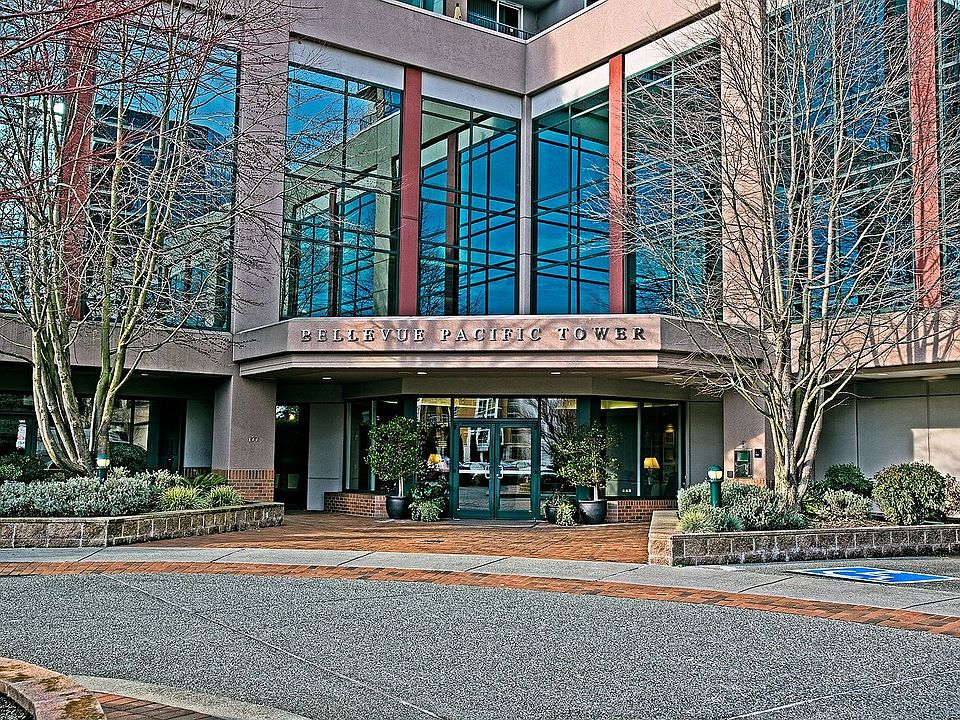 Circular Entry w/guest parking & concierge