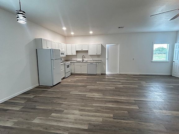 3rd image of 2529 Cardinal Rd APT B