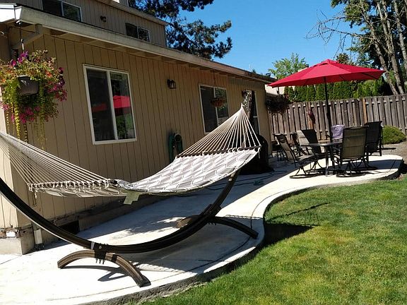 Large back wraparound patio