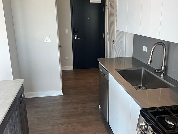 4th image of 1905 N Campbell Ave #402