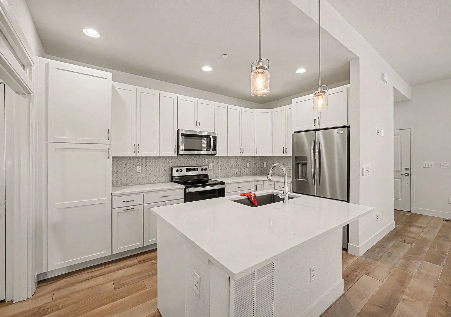 3 Bed / 4 Bath End-Unit Townhome in Downtown Superior — Photo 4