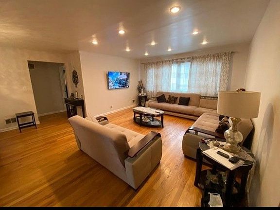 4th image of 8302 Christiana Ave #2