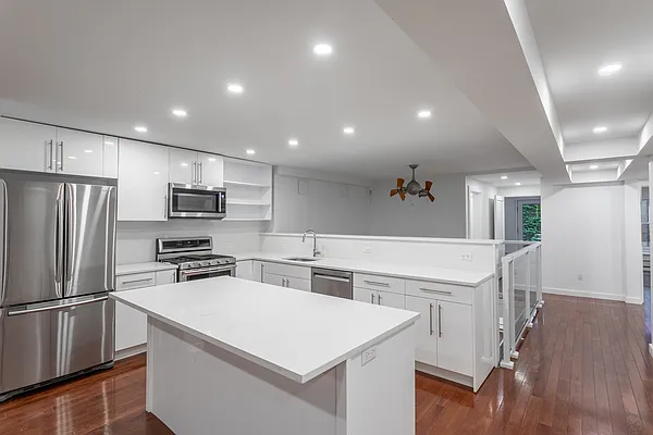 Rented by Bond New York | media 4