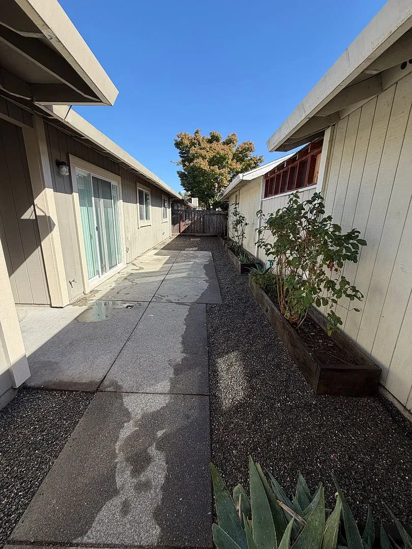 1918 Waltzer Rd. — Photo 2