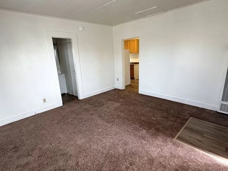 38 N Laurel St #1 — Photo 4