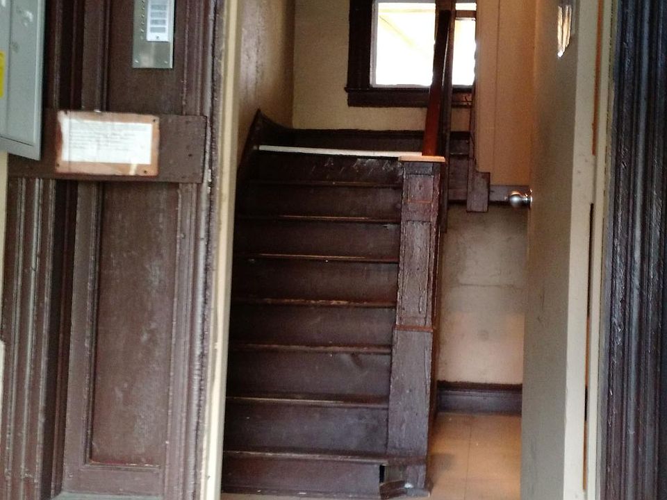2nd image of 4 Baldwin St APT 6