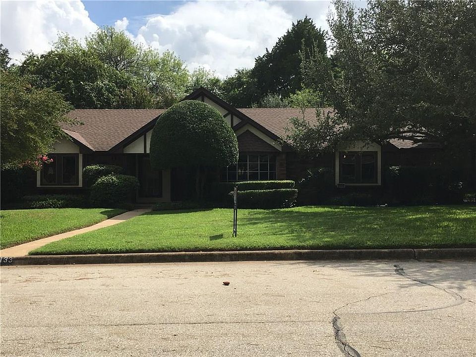 1st image of 2133 Lake Crest Dr