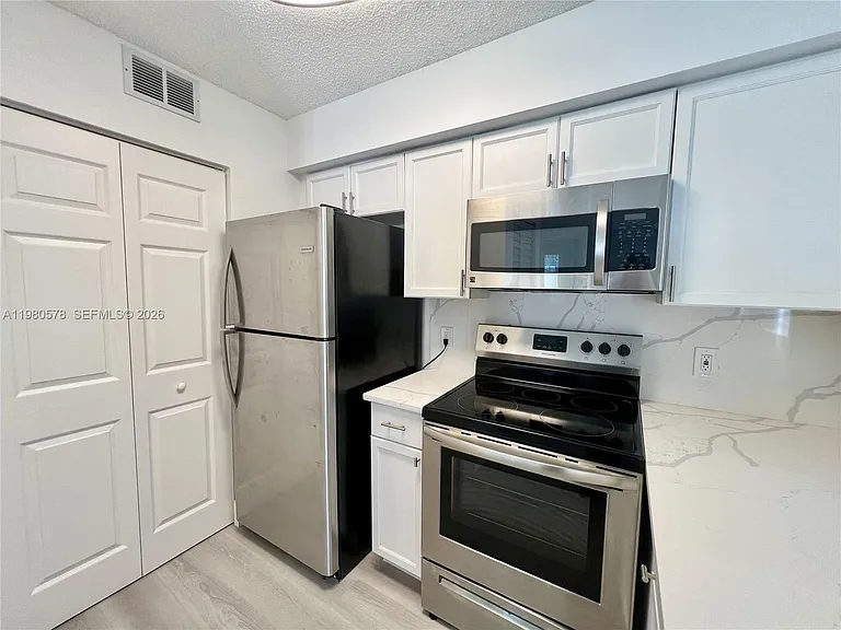 640 S Park Rd #12-4 — Photo 2