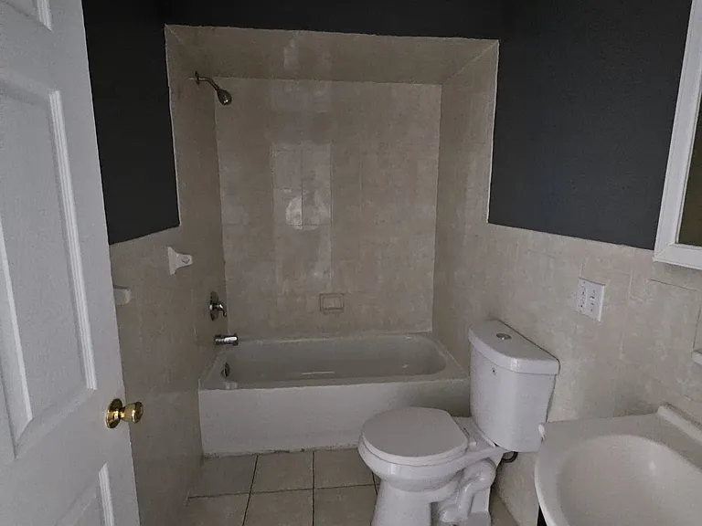 270 S 7th St #3 — Photo 3