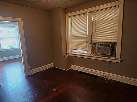 4th image of 4004 Keokuk St #4004/4006