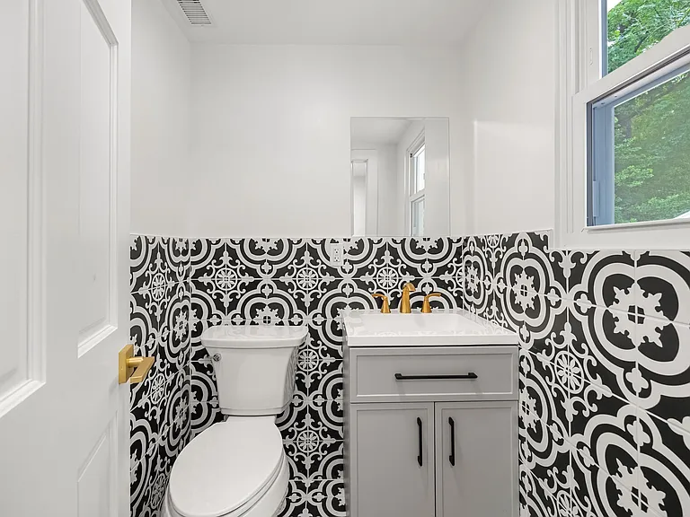 16 Clarke St — Photo 12