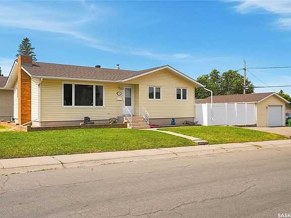 2nd image of 790 13th AVENUE SW