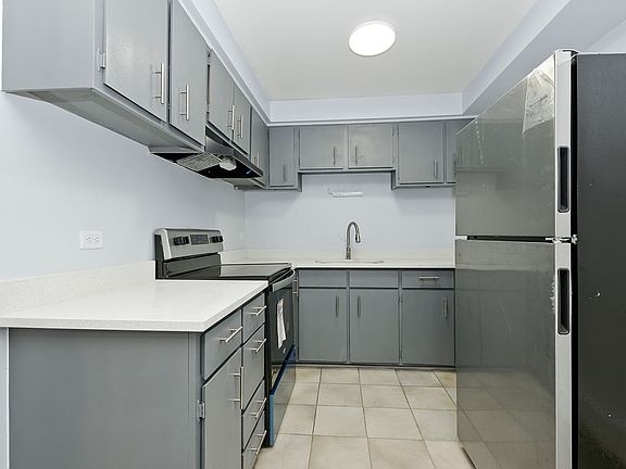 4th image of 2040 W 111th St #2C