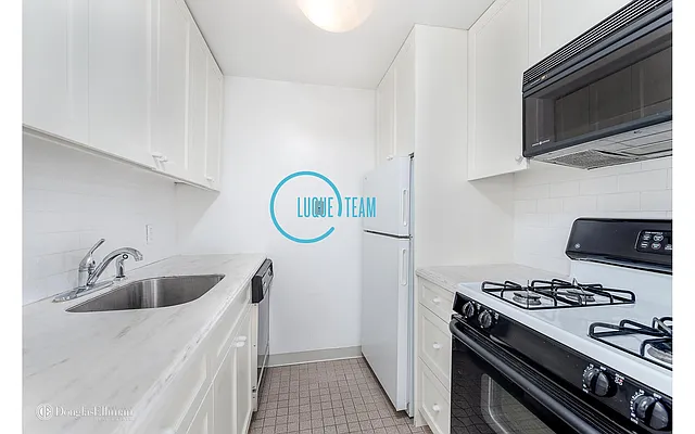 Rented by Douglas Elliman | media 48