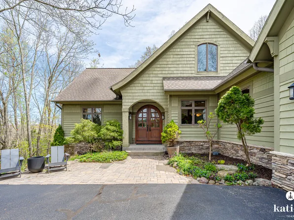 9100 Twin Oaks Ln NE, Ada, MI 49301