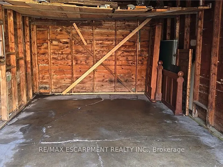 2047 James St — Photo 25