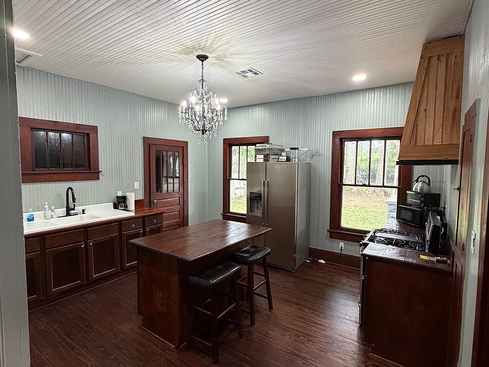 1st image of 211 Teurlings Dr