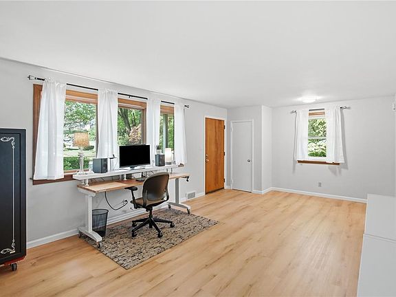4th image of 2726 W Livingston St