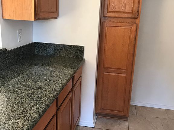 3rd image of 26985 Beaumont Ave