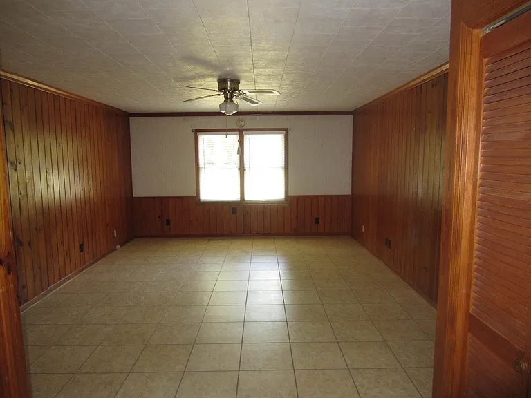706 Pineview Dr — Photo 5