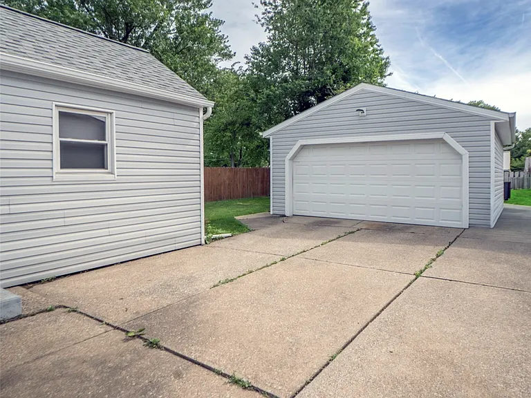 1060 Orchard Ave NE — Photo 17