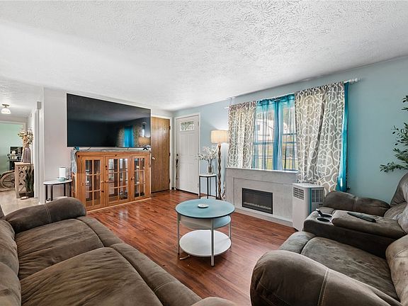 4th image of 696 Knoll Ln
