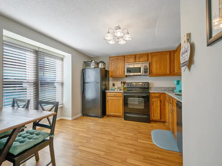Villa Green Ct — Photo 2