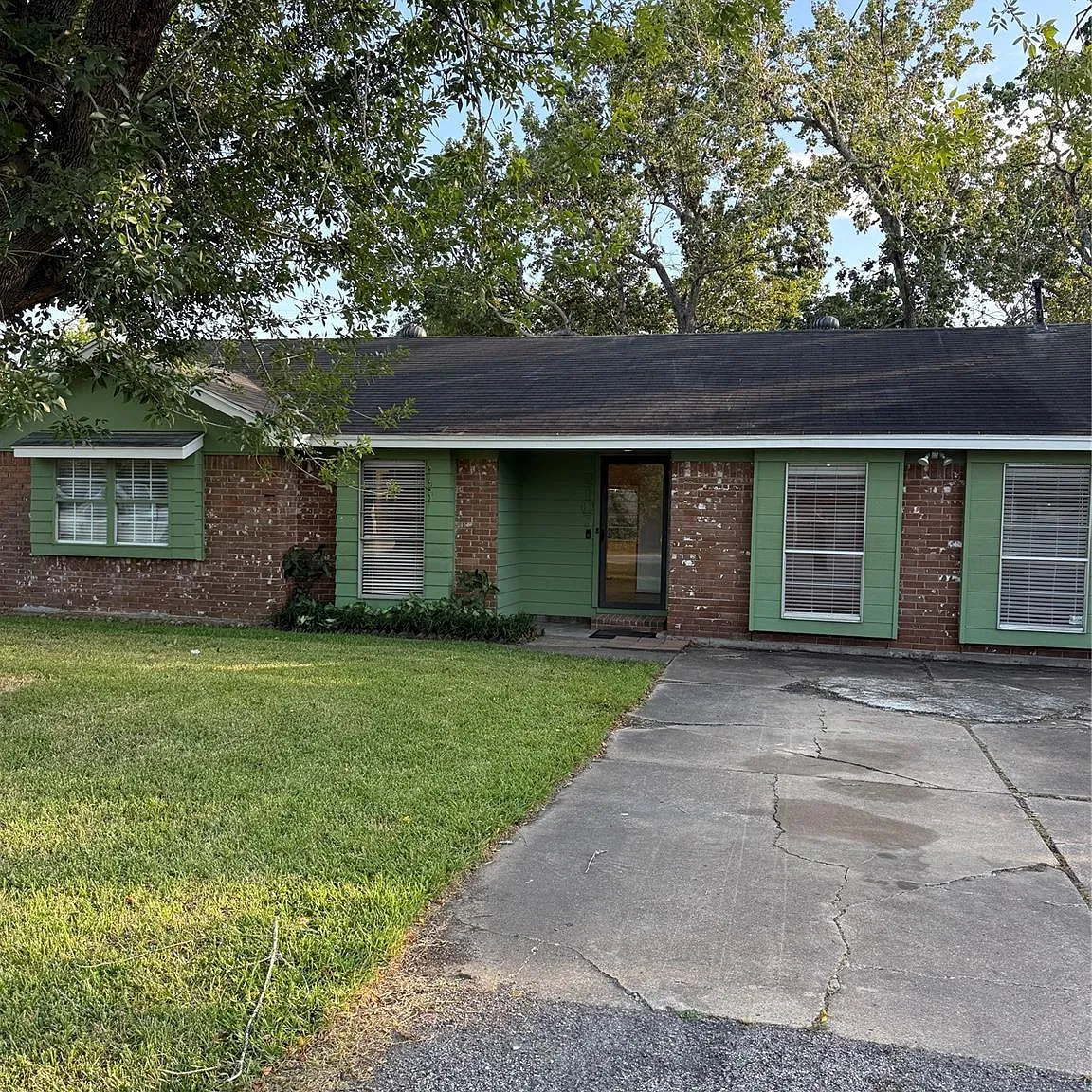 3 bed, 2.0 bath, 1524 sqft, $2,000 — Photo 2