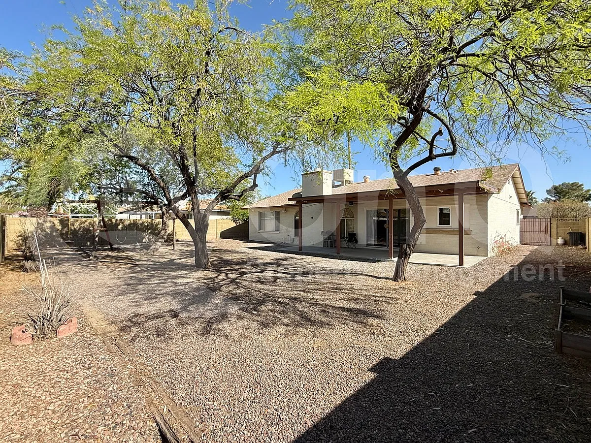 3 bed, 2.0 bath, 1452 sqft, $2,199 — Photo 3