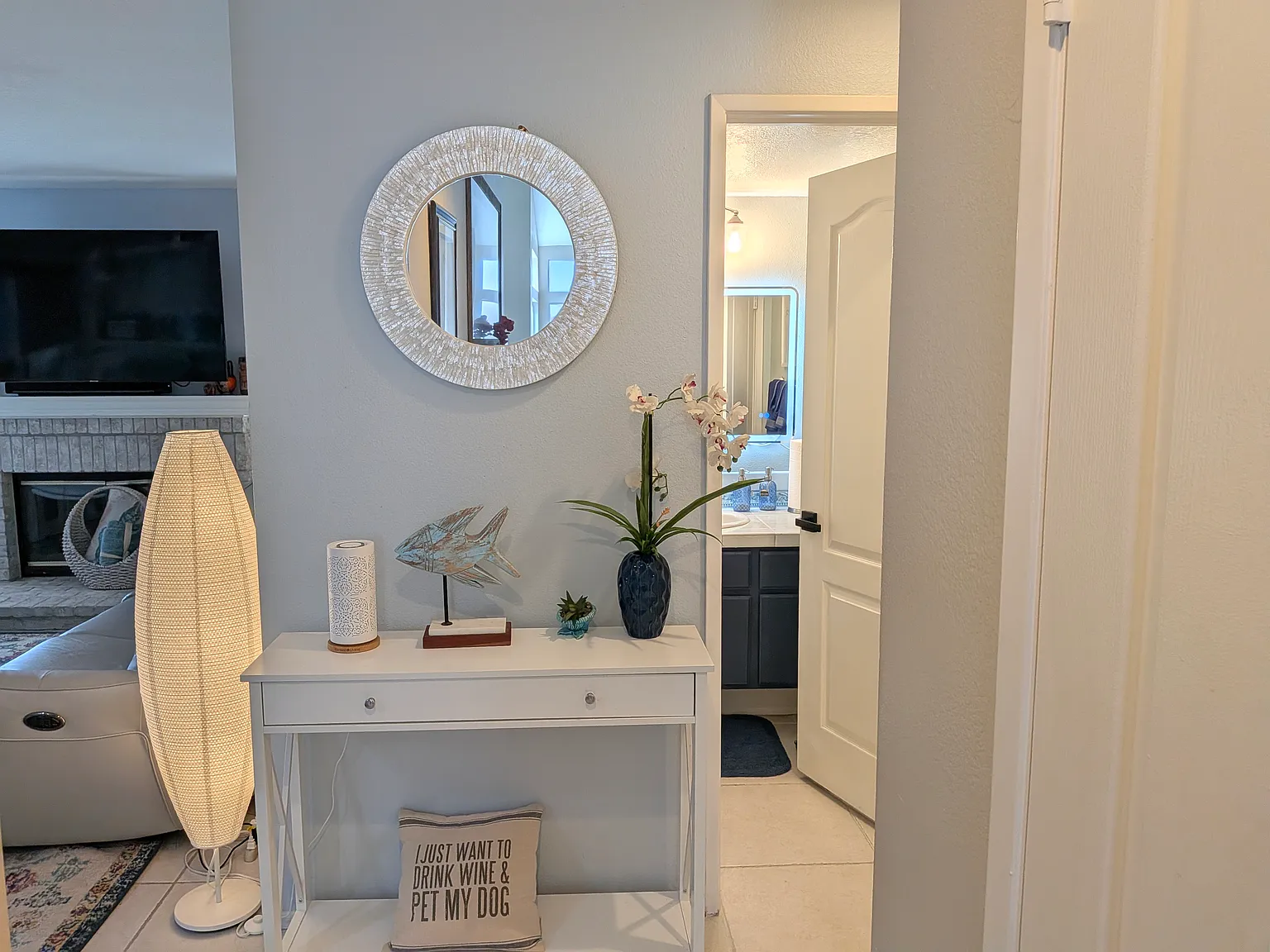 2 bed, 1965 sqft, $2,000 — Photo 2