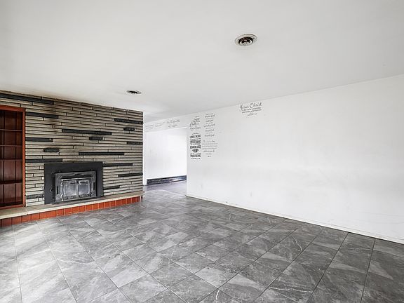 3rd image of 824 W 56th Pl