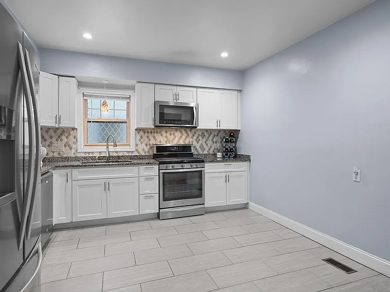 164 Hadley St #1 — Photo 9