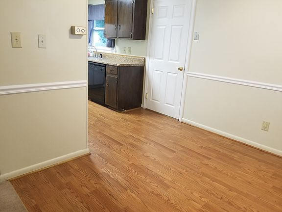 White door between dining room and kitchen is laundry room.