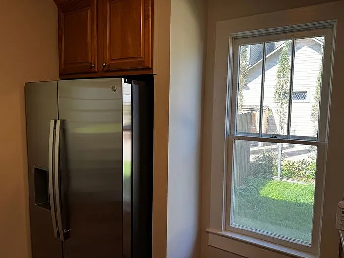 3 bed, 1.0 bath, 1340 sqft, $2,150 — Photo 4