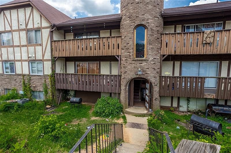 1st image of 613 Camelot Dr Unit 613