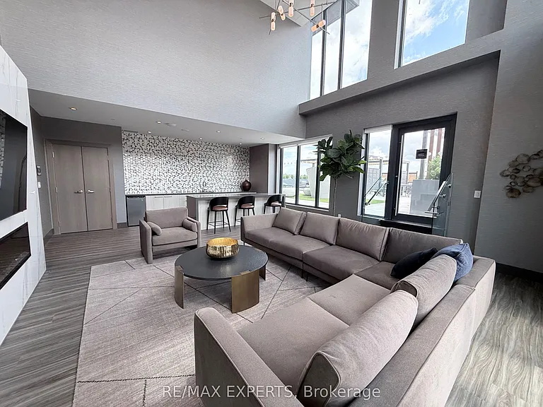 75 James St S #623 — Photo 22