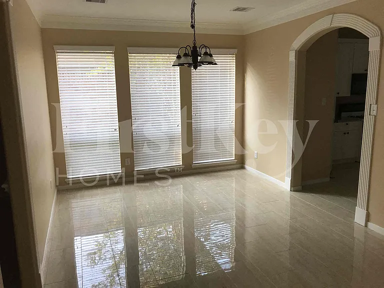 18222 Noble Forest Dr — Photo 3