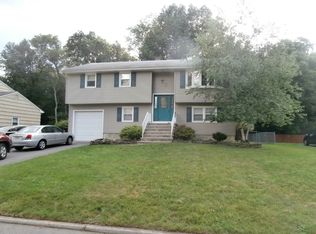31 Oakwood Ave, Pequannock, NJ 07440