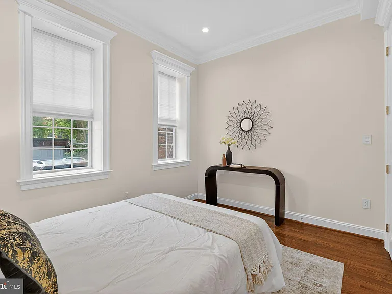 600 Harvard St NW #1 — Photo 11