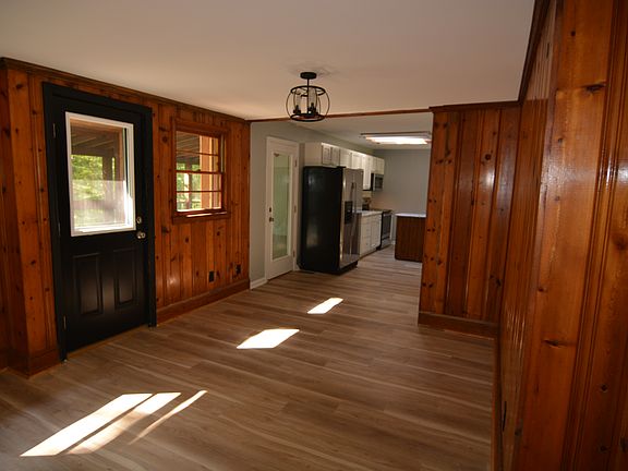 3rd image of 8968 Carolina #751