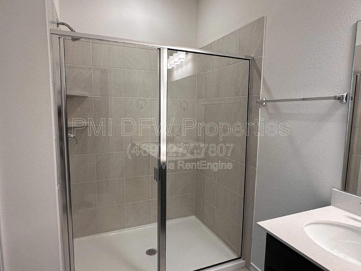 4 bed, 2.0 bath, 1674 sqft, $2,100 — Photo 3