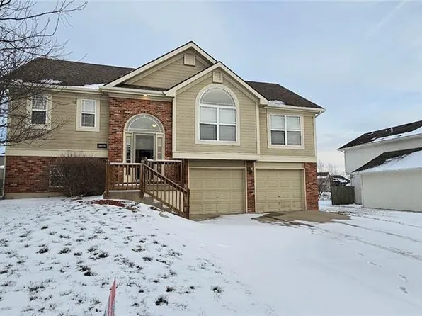 10225 N Lawn Ave, Kansas City, MO 64156