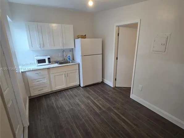 6221 SW 2nd St #1, Miami, FL 33144
