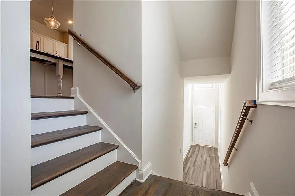 4 bed, 4.0 bath, 2366 sqft, $3,450 — Photo 3