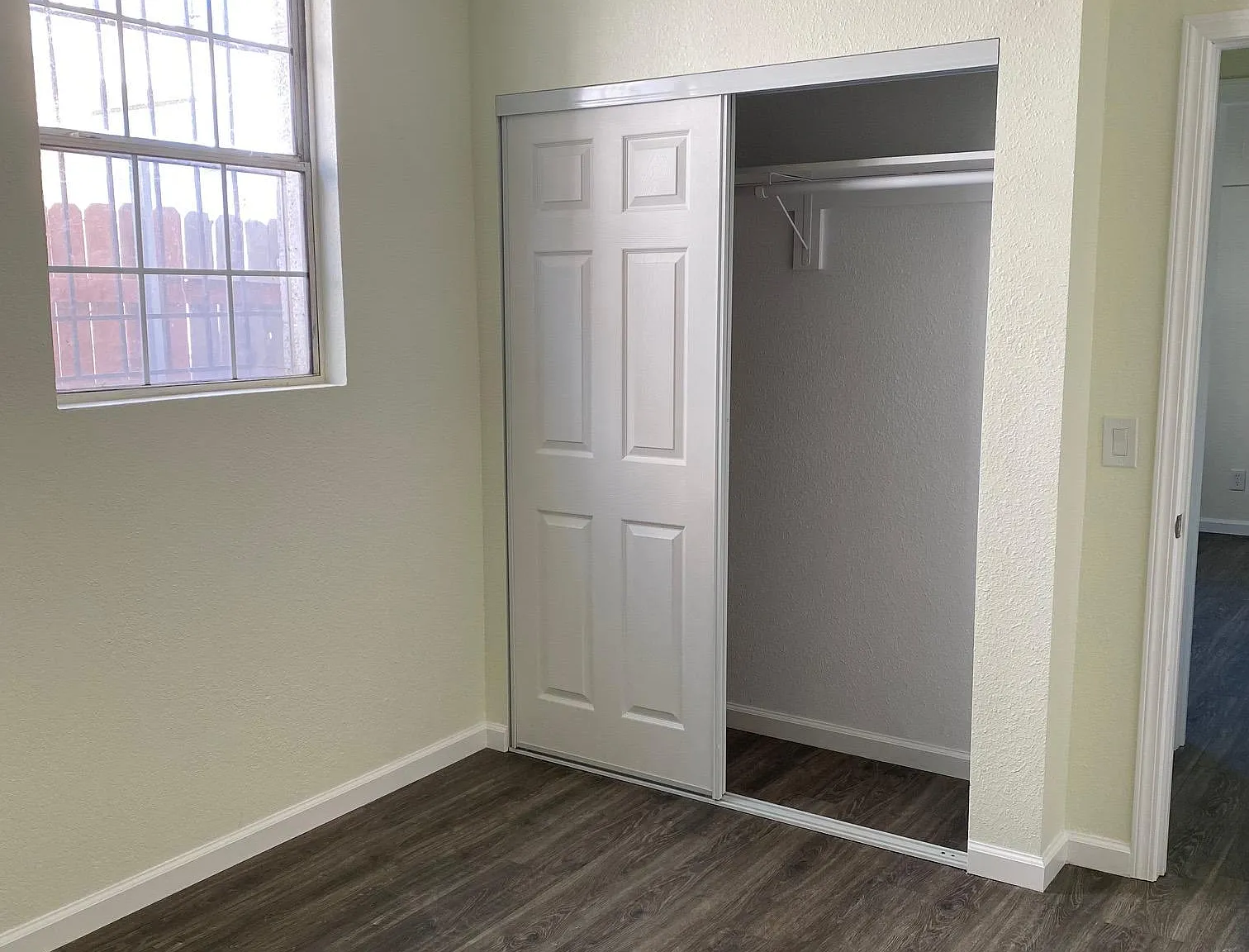 3 bed, 950 sqft, $2,800 — Photo 3