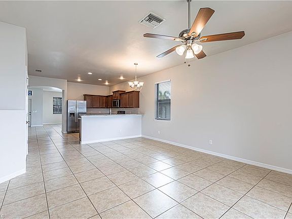 4th image of 819 SW 14th PL