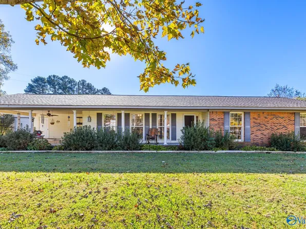 1212 Twin Lakes Cir SW, Hartselle, AL 35640