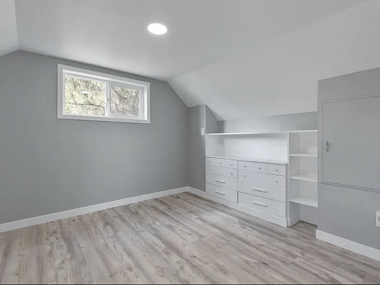 1031 Birch Ave — Photo 7